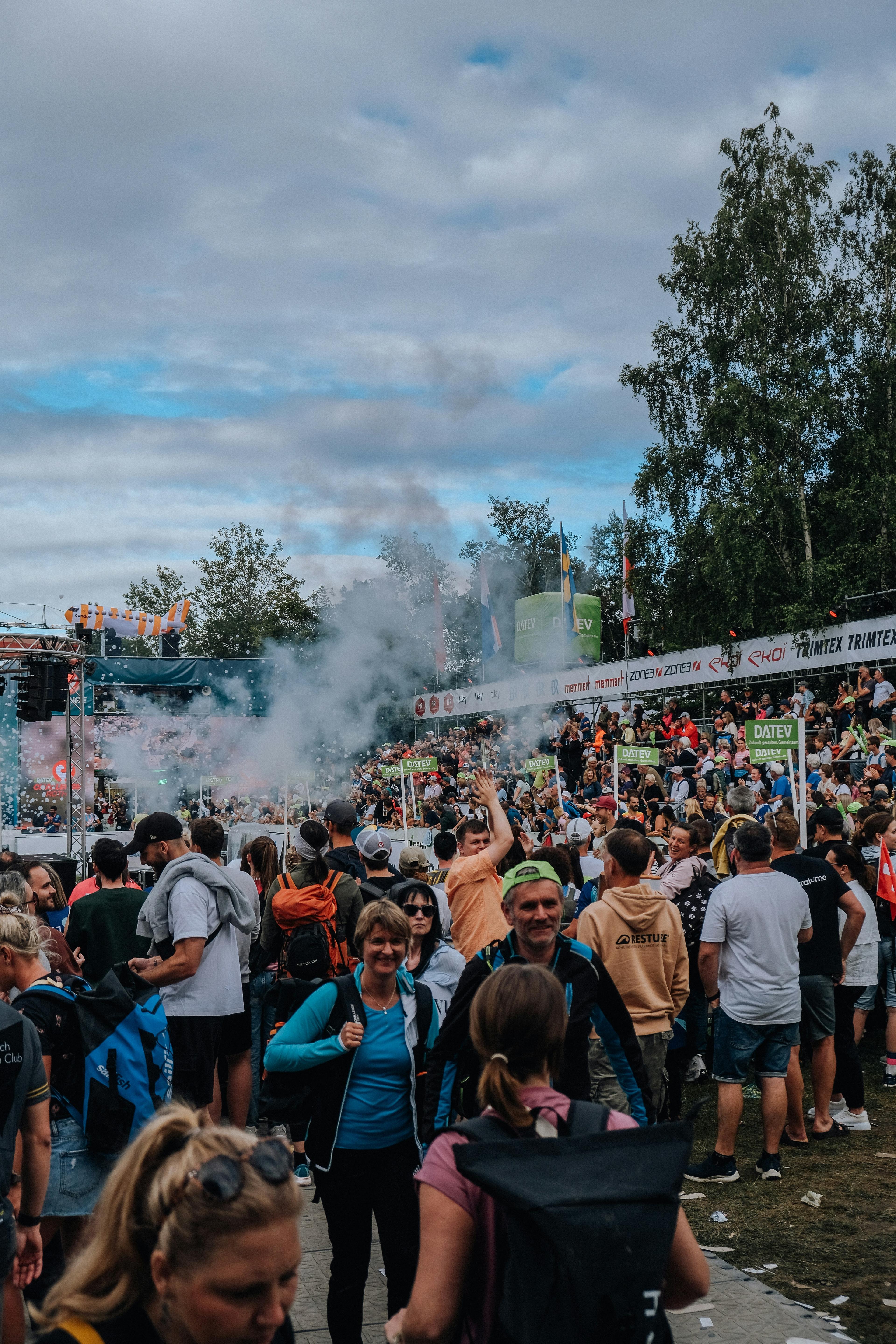 Niedokończona infrastruktura festiwalowa symbolizująca porażkę Fyre Festival